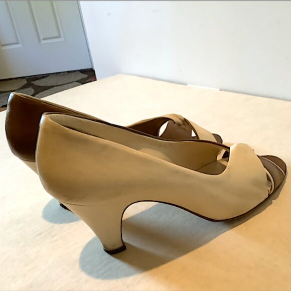 Stunning 1970s vintage Sergio Rossi Cream and Brown Spectator Pumps, Size 8.5 - Picture 12 of 16